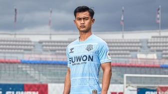 Omongan Mertua Terbukti, Pratama Arhan Diturunkan Suwon FC saat Imbangi Pohang Steelers