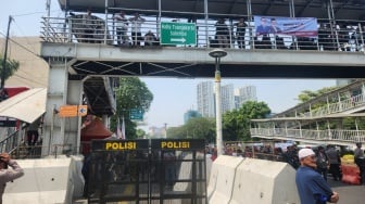 Dua Paslon Dari PDIP Dan KIM Daftar Hari Ini, Polisi Pasang Barikade Di KPU Jakarta