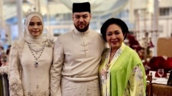 Ditaksir Sentuh Puluhan Juta Rupiah, Intip Harga Tas Titiek Soeharto Saat Kondangan ke Anak Sultan Pahang