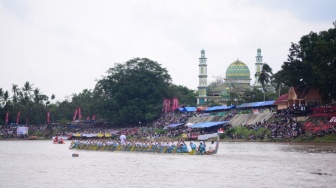 Luar Biasa! Putri Anggun Sibiran Tulang Juara Pacu Jalur Nasional 2024