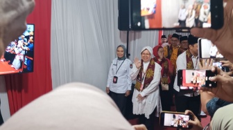 Risma-Gus Hans Mendaftar ke KPU Jatim: Kami Akan Ikuti Semua Ketentuan