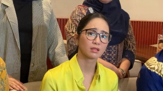 Tangis Bunga Zainal Pecah Setelah Kehilangan Rp15 Miliar: Itu Uang Anak Saya