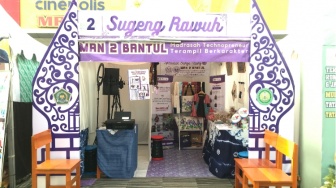 MAN 2 Bantul Curi Perhatian dengan Inovasi Bunga Telang di Expo Nasional