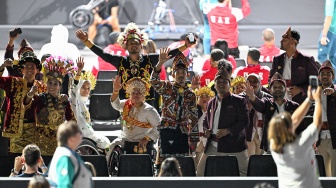 Parade Budaya Indonesia di Paralimpiade: Ketika Baju Adat Bersinar di Panggung Dunia