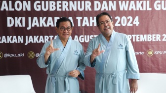 Pasangan Bakal Calon Gubernur dan Wakil Gubernur Jakarta 2024, Pramono Anung (kiri) dan Rano Karno (kanan) bersiap menjalani pemeriksaan Kesehatan di RSUD Tarakan, Jakarta, Jumat (30/8/2024). [Suara.com/Alfian Winanto]