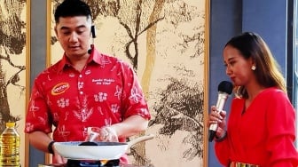 Chef Arnold Kena Cibir Naikkan Harga Menu Restorannya karena Dolar