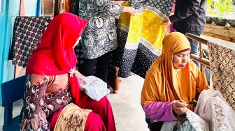 Pendampingan Komunikasi Pemasaran Terpadu Berbasis Digital Storytelling pada Pengrajin Batik Nitik Blawong 1 Bantul