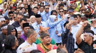 Pakai Kemeja Khas Prabowo, Mawardi-Anita Didukung 11 Parpol di Pilgub Sumsel