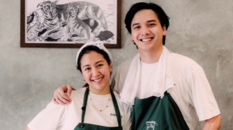 Sempat Digosipkan Cerai, Sherina Munaf dan Baskara Mahendra Kompak Promosikan Bisnis Kedai Bakmi