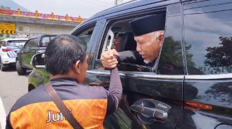 Pedagang Asongan Cegat Rombongan Gubernur Sumbar di Padang Panjang, Misinya Bikin Geleng-geleng Kepala