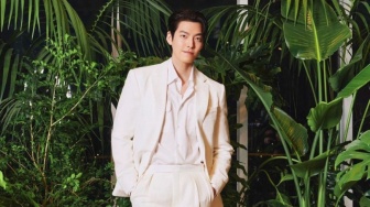 3 Gaya Outfit Ngantor ala Kim Woo Bin, Bikin Penampilan Makin Stylish!