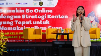 Womenpreneur Fildzah Sabilah memberikan materi saat acara Pasar Lokal Suara UMKM Vol.4 di Gedung Galeri UKM dan Koperasi Kota Tangerang Selatan, Selasa (3/9/2024). [Suara.com/Alfian Winanto]