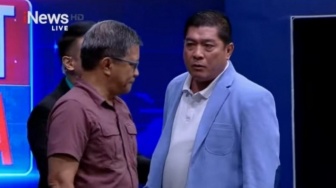 Relawan Jokowi Mengumpat ke Rocky Gerung saat Live di TV, Warganet: Perwakilan Istana Kok Gini?