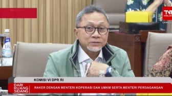 Sekelas Menteri Zulhas Flexing Bagi-Bagi Gepokan Uang ke Cucu, Disindir: Butuh Validasi dari Siapa Sih?