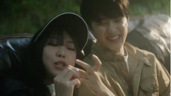 Lagu Small Girl oleh Lee Young Ji ft. D.O. EXO: Kecemasan Banyak Wanita Saat Pacaran