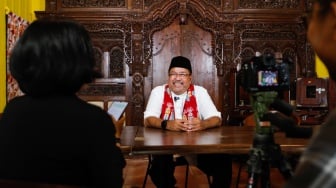 Bakal Calon Wakil Gubernur Jakarta, Rano Karno saat melakukan sesi wawancara dengan Tim Suara.com di Lebak Bulus, Jakarta, Rabu (4/9/2024). [Suara.com/Alfian Winanto]