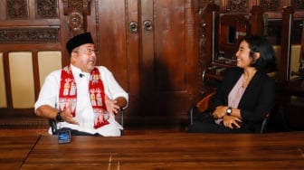 Bakal Calon Wakil Gubernur Jakarta, Rano Karno saat melakukan sesi wawancara dengan Tim Suara.com di Lebak Bulus, Jakarta, Rabu (4/9/2024). [Suara.com/Alfian Winanto]