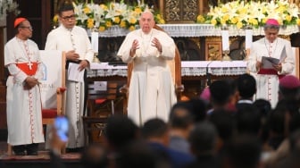 Paus Fransiskus Kunjungi Gereja Katedral Jakarta