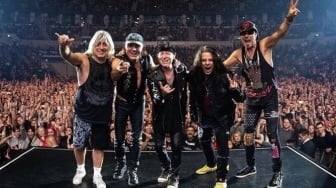 Gitaris Cedera Serius Gegara Jatuh dari Tangga, Konser Scorpions di September Batal Semua