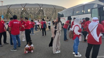 Halo Fans Arab Saudi! 3 Bus Suporter Indonesia Sudah Merahkan Stadion King Abdullah Sports City