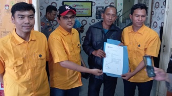 Lurah di Cilegon Bagi-bagi Kaos dan Pasang Spanduk Bacalon Wali Kota Dilaporkan