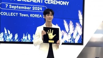 Detik-detik Kim Soo Hyun Letakkan Handprinting di Korea 360 Jakarta