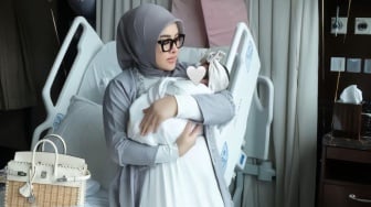 Diungkap Langsung oleh Syahrini, Foto Baru Princess R Tuai Decak Kagum Netizen: Jepang Banget