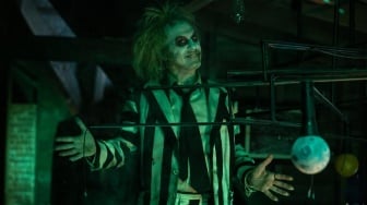 Ulasan Film Beetlejuice Beetlejuice, Horor Komedi Absurd yang Menyenangkan untuk Disaksikan