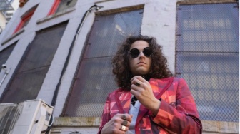 Moon Walker 'Regular People': Suara Hati para Korban Generational Trauma