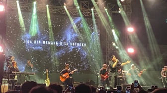 Tulus, Parade Hujan, dan Aldi Taher Sukses Guncang Panggung SMADA ART Festival 2024!