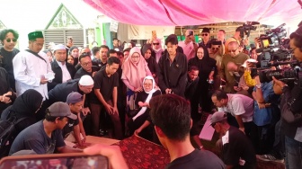 Tangis Ibunda Pecah saat Kepergian Penyanyi Cilik Puput Novel untuk Selamanya