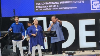 Momen Langka: SBY Bernyanyi, AHY dan Kader Demokrat Bergoyang