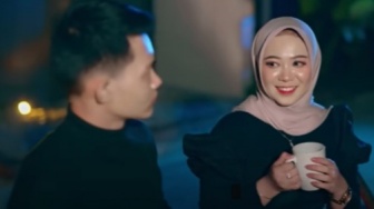 Sedang Viral! Ini Lirik Lagu Ciinan Bana Versi Cowok Lengkap dengan Cord Gitarnya