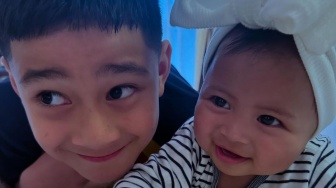 Nagita Slavina Posting Foto Gemas Lily Bareng Rafathar, Warganet: Bandonya Segede Harapan!