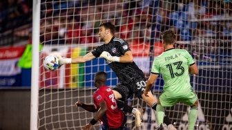 Dulunya Striker, Mengapa Maarten Paes Beralih Jadi Kiper?