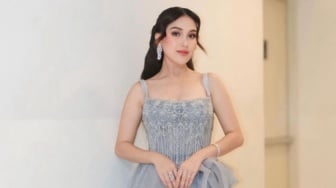 Tampil K-Stylish, Ini 3 Gaya Tren Fashion Korea ala Ayu Ting Ting