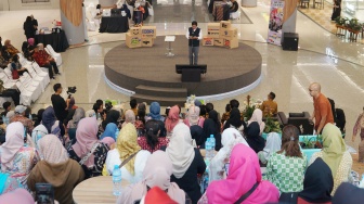 CEO & Pempimpin Redaksi Suara.com Suwarjono saat menyampaikan sambutan di acara Pasar Lokal Suara UMKM Vol.4 kali ini digelar di Atrium Utama Ciplaz Garut pada Selasa (10/9/2024). [Foto dok. Suara.com]