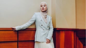 Biar Tampil Kece, Simak 3 Gaya Outfit Berhijab ala Dinda Hauw