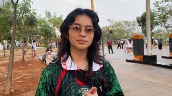 Sintya Marisca Pamer Foto Cincin di Jari Manis, Resmi Tunangan?