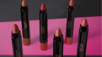 Gak Bikin Bibir Kering, Ini 3 Rekomendasi Lip Crayon Harga Rp20 Ribuan