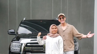 Verrell Bramasta Beli Mobil Baru Mercedes-Benz G-Class di Ulang Tahun ke-28, Sarni Langsung Protes