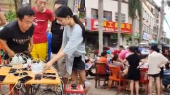 Mati Lampu Pasca Topan Yagi: Warga Hainan Tak Bisa Beli Roti, Uang Digital Terkunci di Ponsel!