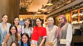 Atasan Gonjreng Nagita Slavina di Arisan Geng Cendol Curi Perhatian, Modelnya Unik!