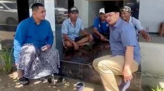 Momen Kocak Warga Bertemu Ahmad Luthfi-Gus Yasin di Toilet SPBU: Biasane Delok Neng TikTok