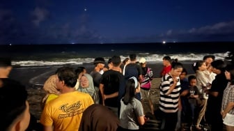 Bocah 6 Tahun Hilang Diseret Ombak Pantai Padang, 2 Penolong Ikut Digulung