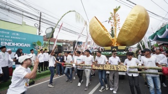 Tradisi Endhog-Endhogan Meriahkan Acara Maulid Nabi di Banyuwangi