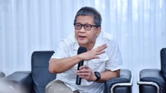 Rocky Gerung Soal Pembubaran Diskusi Di Kemang: Sindir Rezim, Sebut Pelaku Cuma Jalankan Tugas