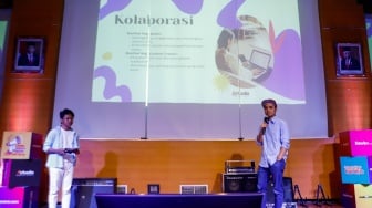 Head of Revenue Suara.com, Dimas Sagita memberikan materi saat acara Gedor Kampus Jakarta di Universitas Negeri Jakarta (UNJ), Selasa (17/9/2024). [Suara.com/Alfian Winanto]