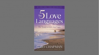 Menjalani Kisah Asmara yang Rumit dengan Novel The Five Love Languages