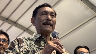 Viral #KaburAjaDulu dan #IndonesiaGelap, Luhut Minta Sabar: Prabowo Baru 100 Hari!